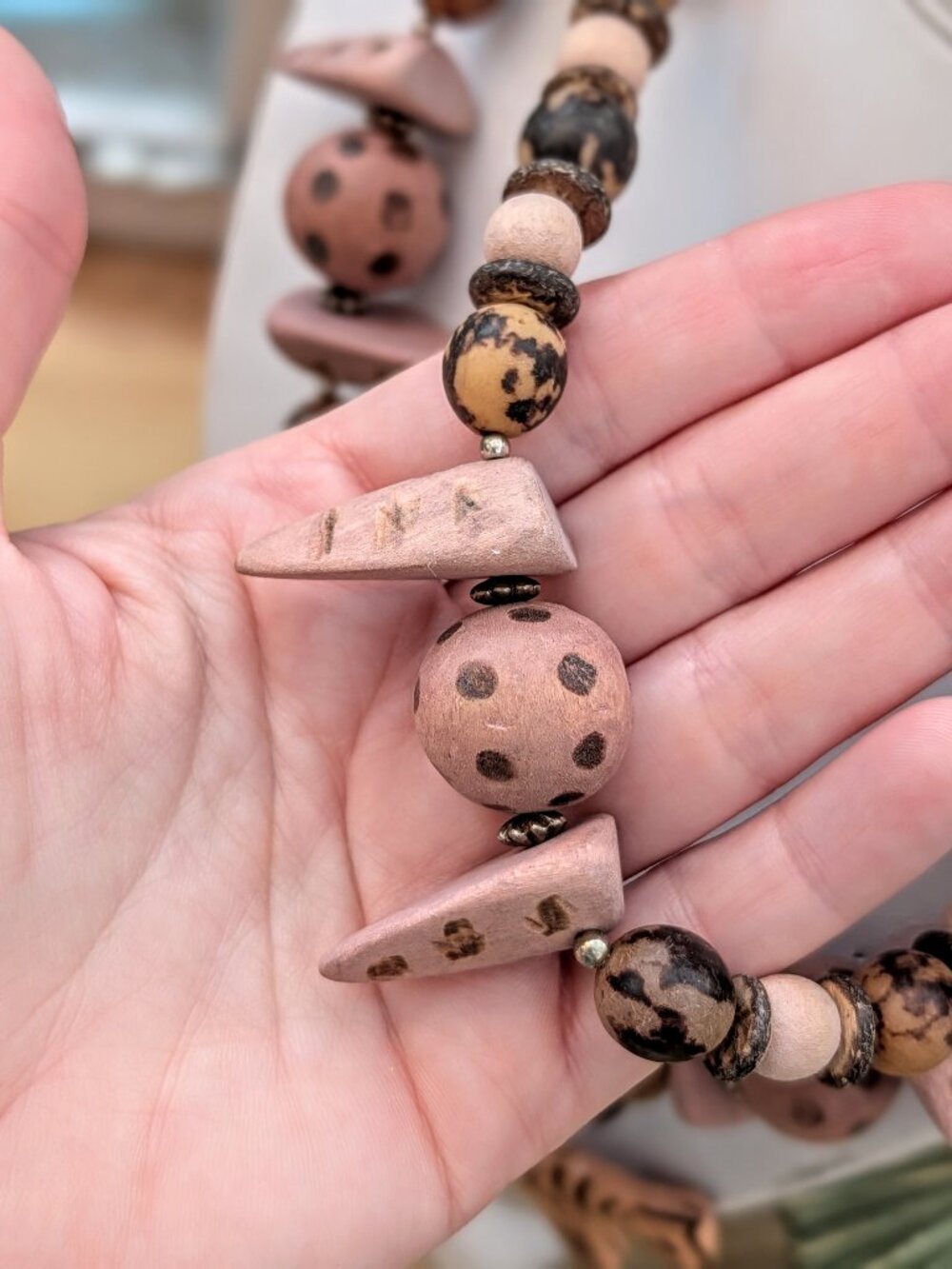 Vintage 1990's Chunky "safari" themed wood bead necklace, hand painted - Picture 5 of 7